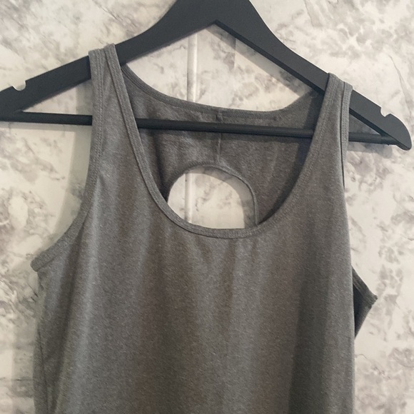 Activewear | Key hole back | Work out | Top - Picture 2 of 10